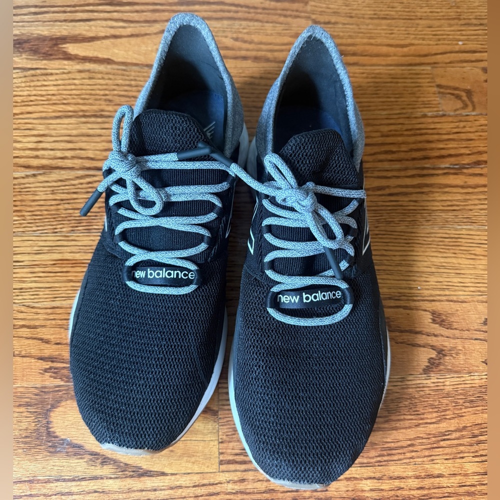 New Balance Roav Black and Gray Athletic Shoes